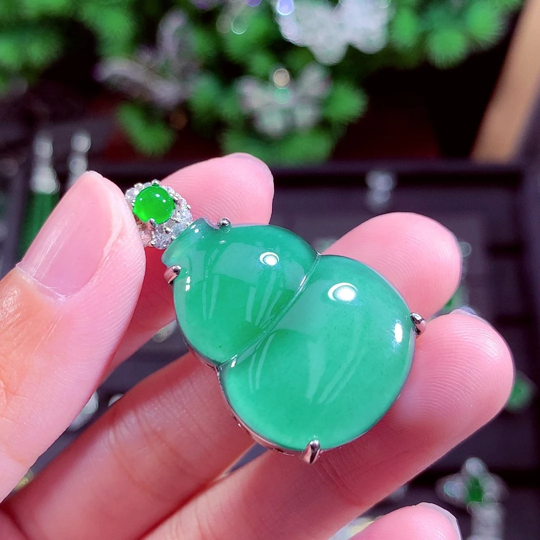 颈饰未镶嵌翡翠天然