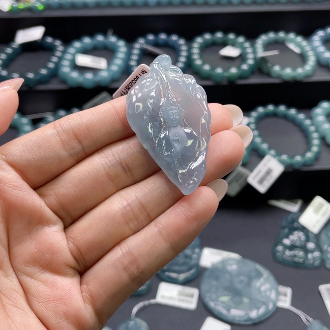 翡翠未镶嵌颈饰叶子观音
