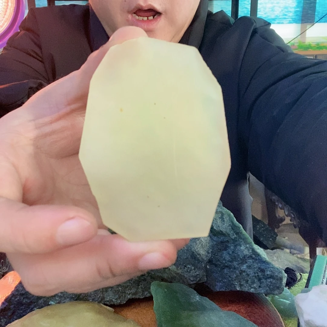 蛇纹石玉未镶嵌珠宝半成品