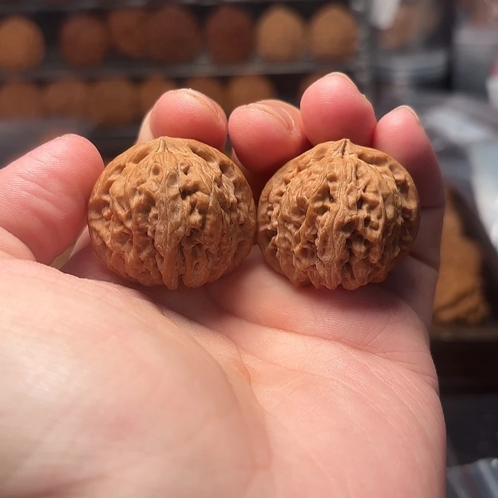 1文玩核桃盘龙十字尖35-211