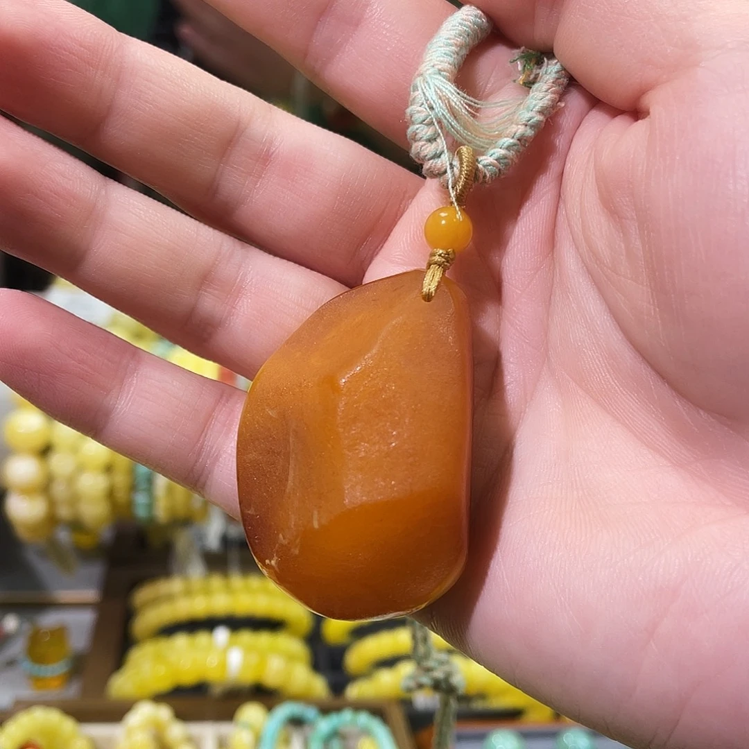 琥珀未镶嵌颈饰原石