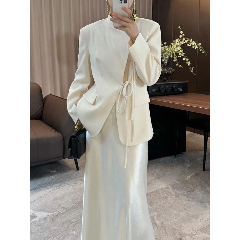 概曲（GaiQu）“壁炉火光”设计感轻熟风新中式收腰立领轻奢修身外套