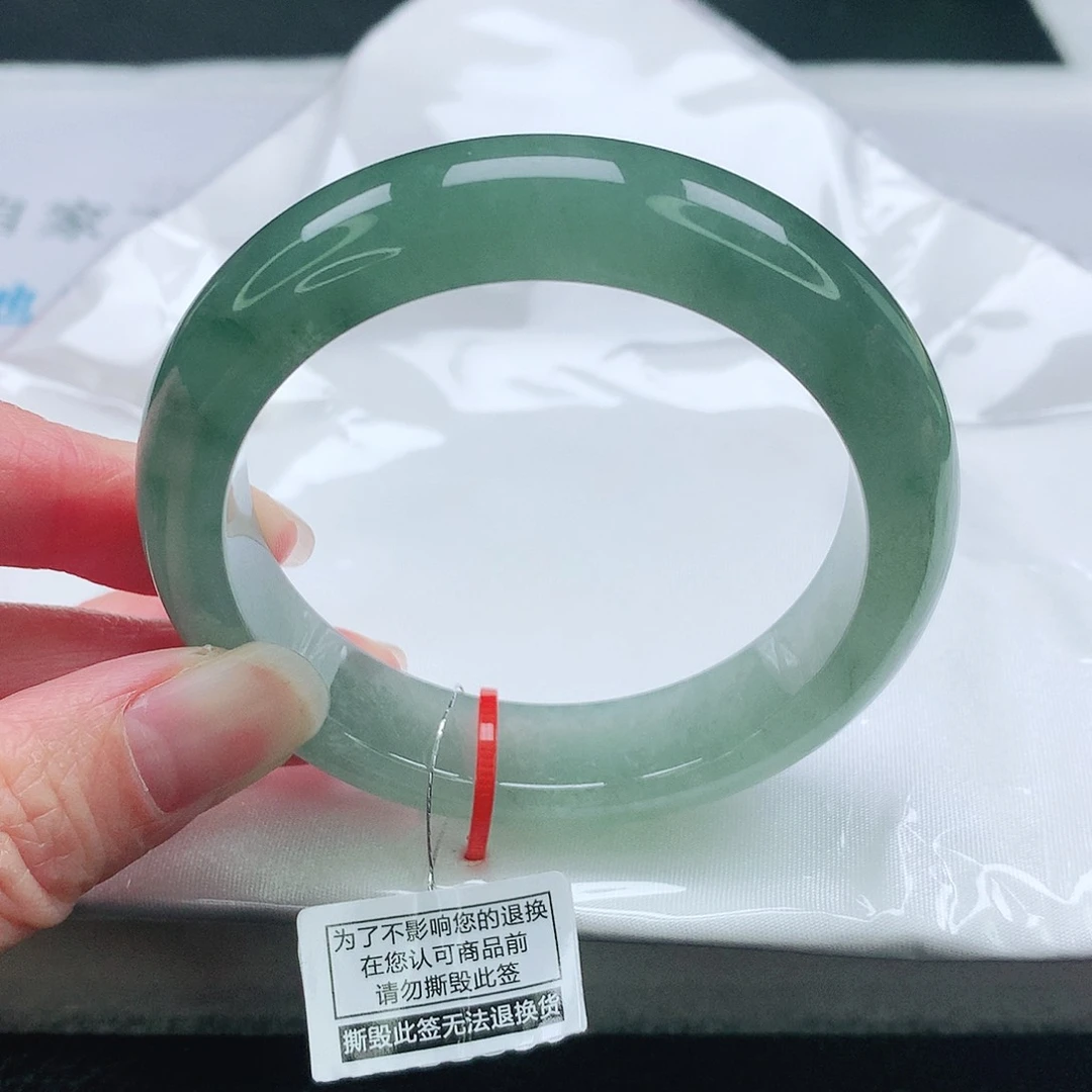 翡翠手镯未镶嵌53圈