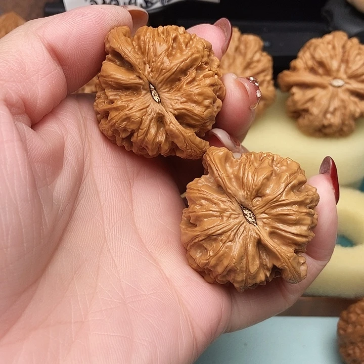 用***7老款狮子头秤砣全43尺