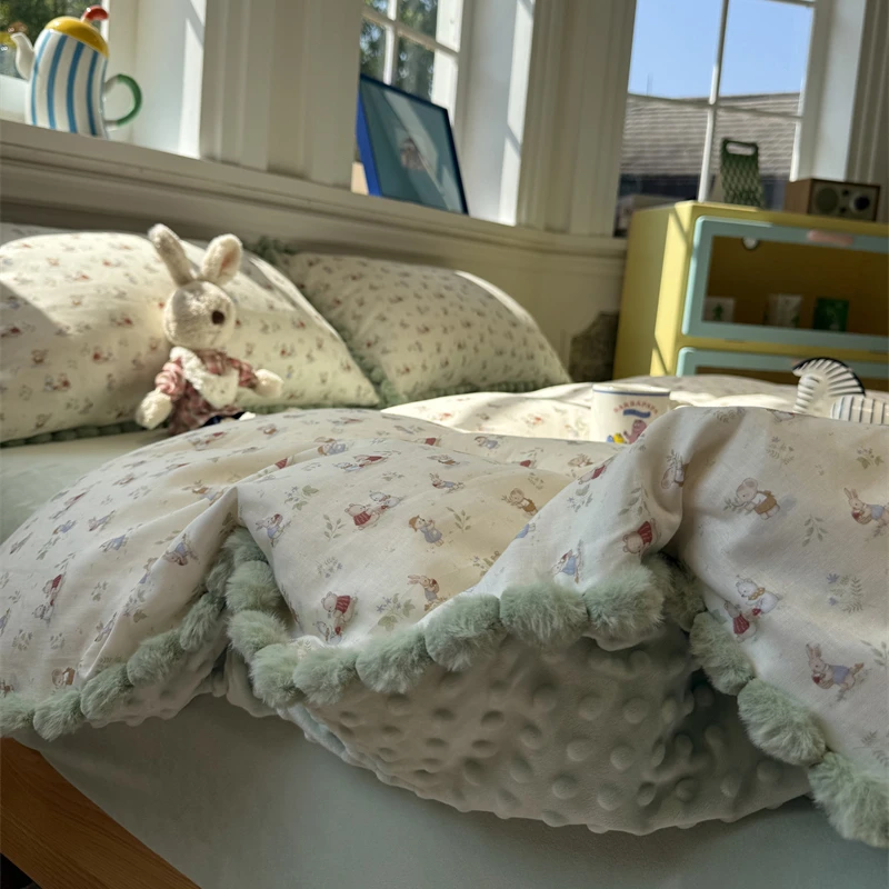 易安阁毛球边A版双层纱B版豆豆绒卡通萌兔伙伴绿色四件套1.5m1.8