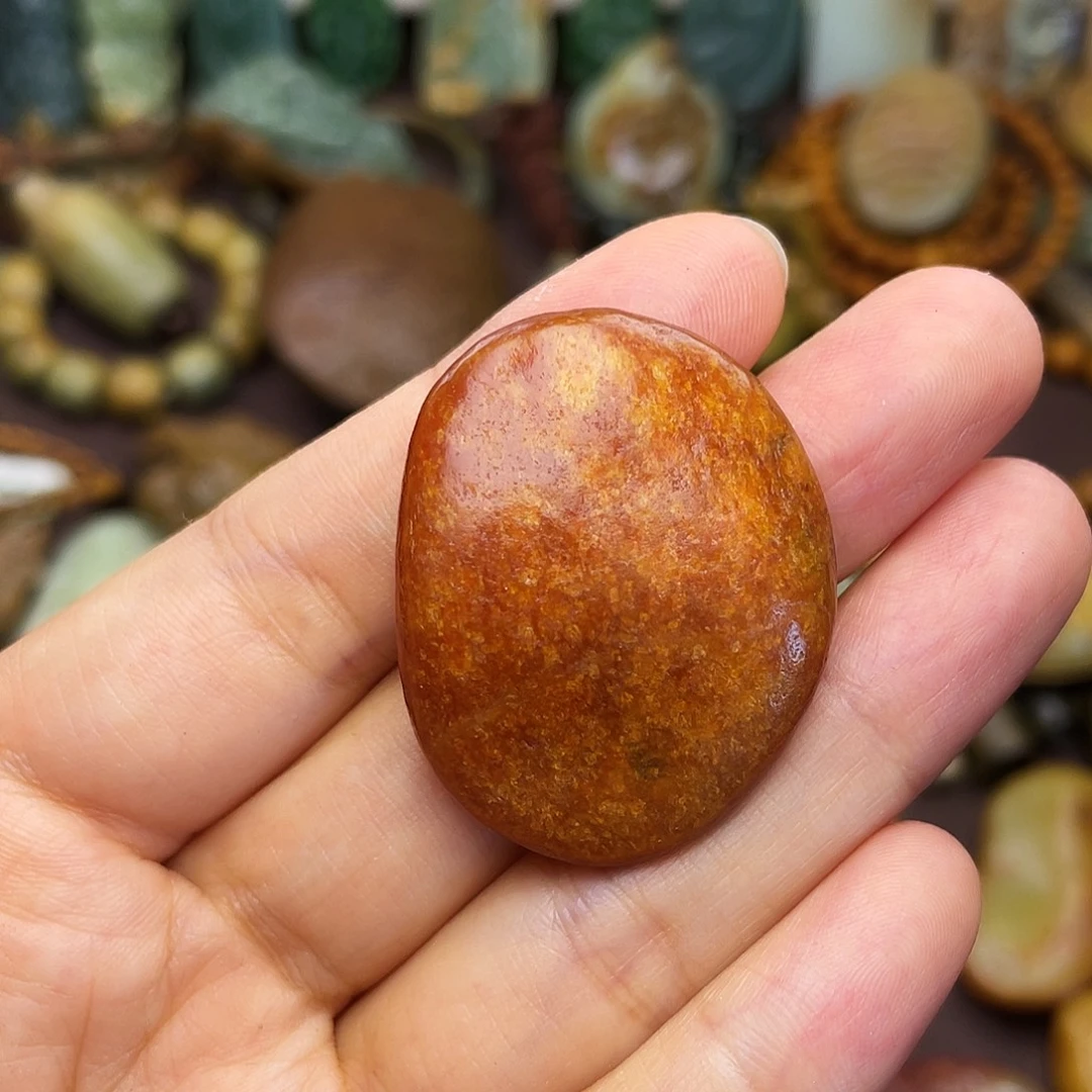 锦***雕颈饰未镶嵌岫岩河磨玉（透闪石质玉）