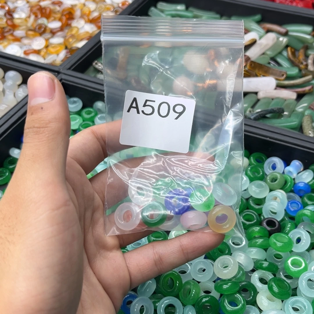 六***六玛瑙/玉髓未镶嵌颈饰