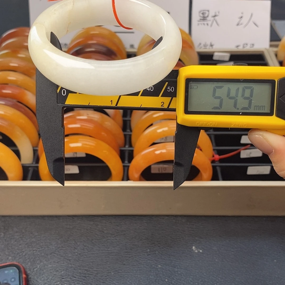 未镶嵌石英质玉（黄龙玉）手镯111号