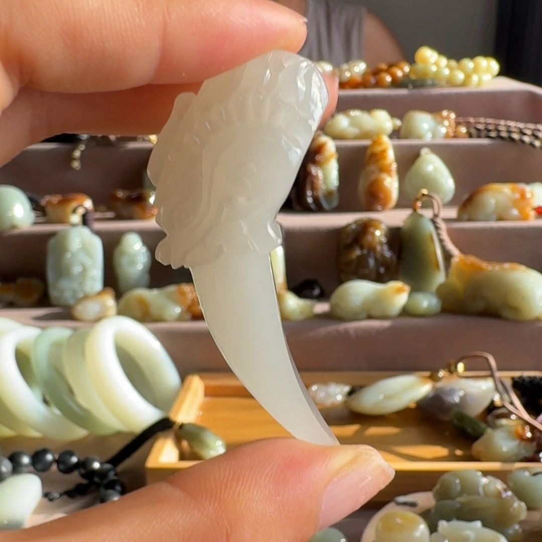 和田玉（糖玉）未镶嵌颈饰