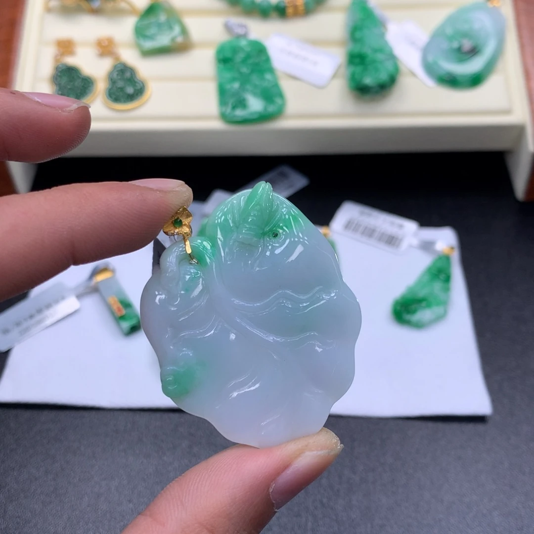 翡翠未镶嵌颈饰吊坠