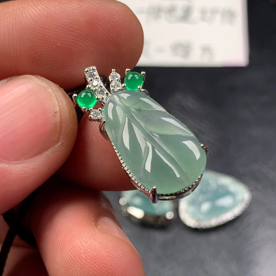 颈饰未镶嵌翡翠芭蕉叶