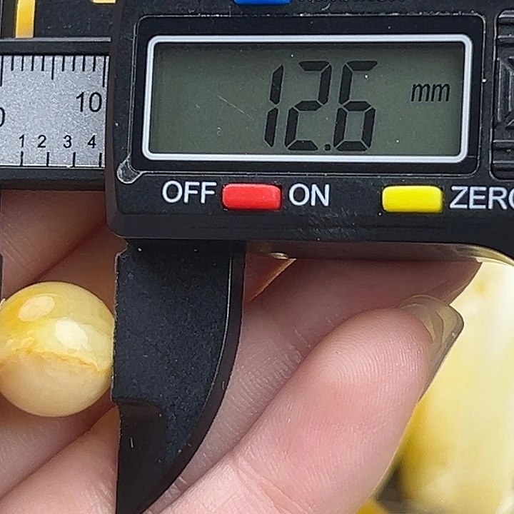 蜜蜡未镶嵌裸石微瑕287