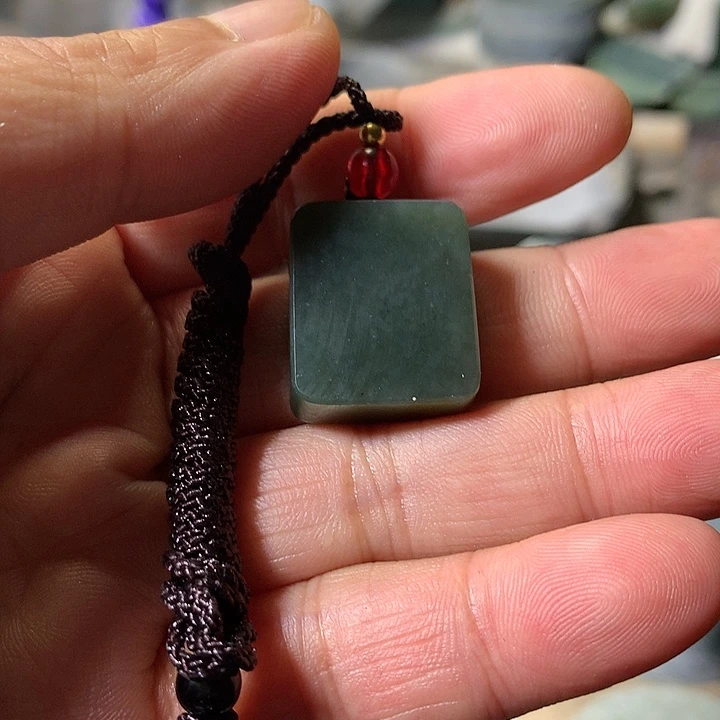 颈饰未镶嵌和田玉（糖玉）