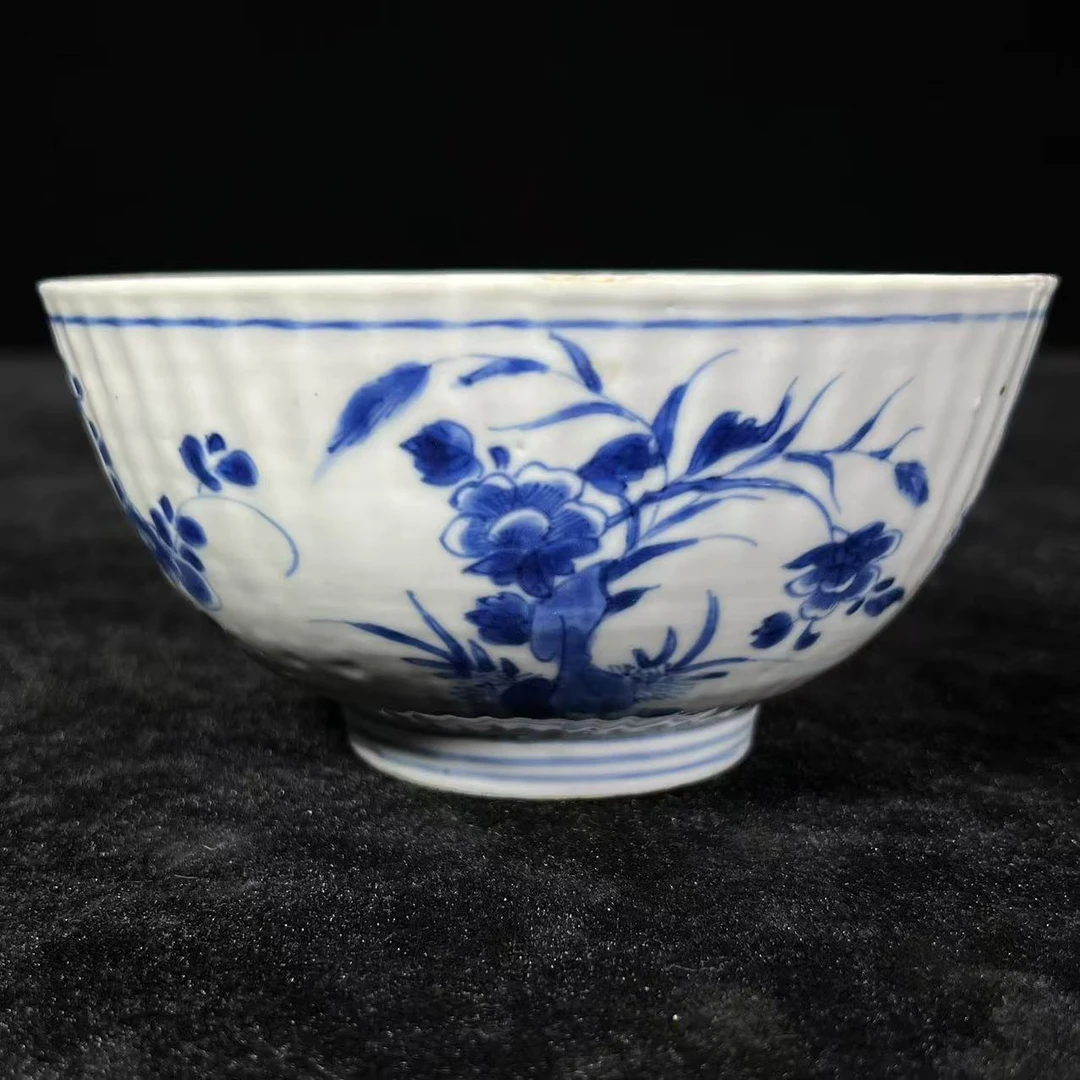 Lot15:  青花花卉纹莲瓣碗 D：15.3cm