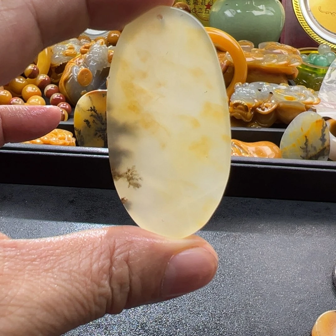 石英质玉未镶嵌颈饰