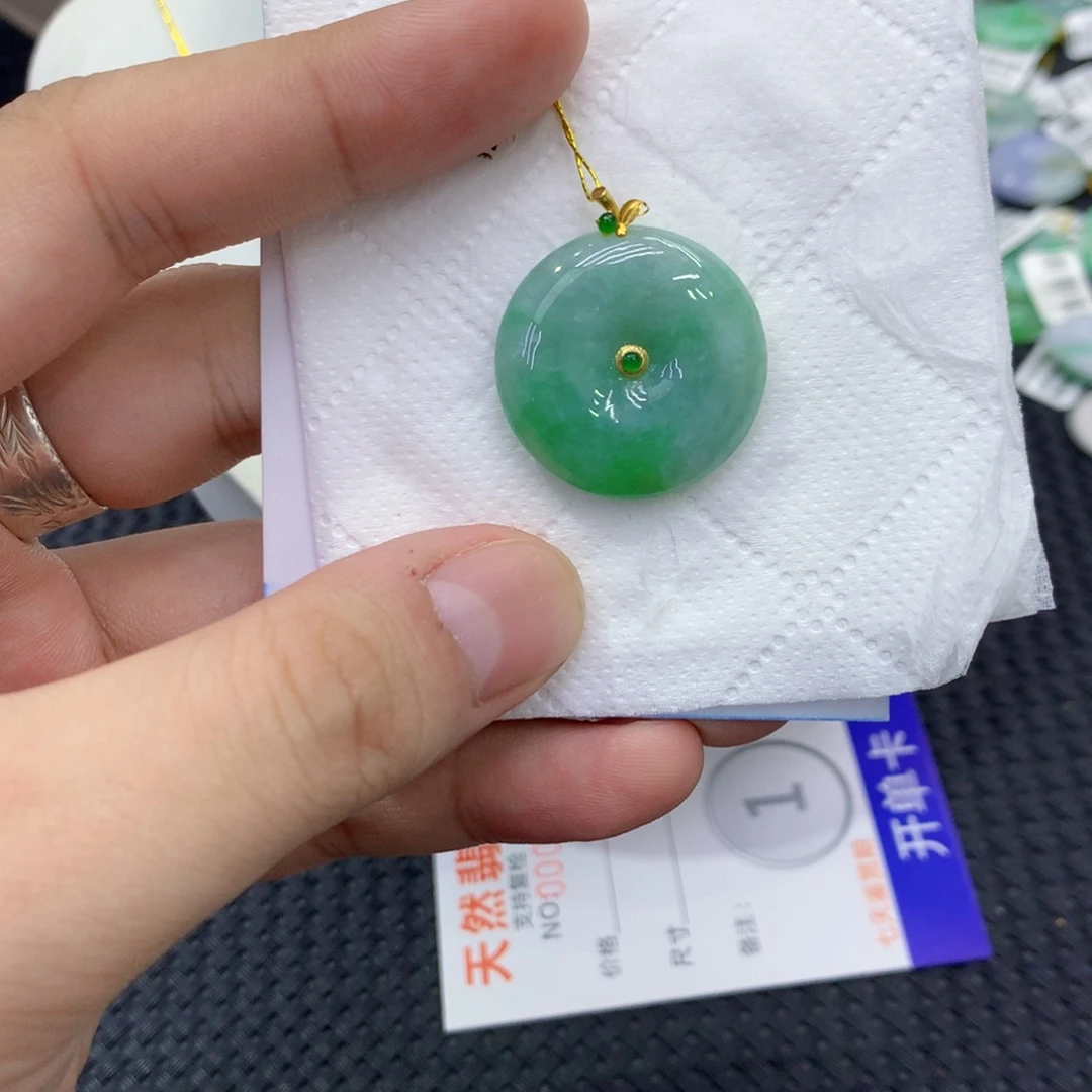 翡翠18K金镶嵌颈饰翡翠
