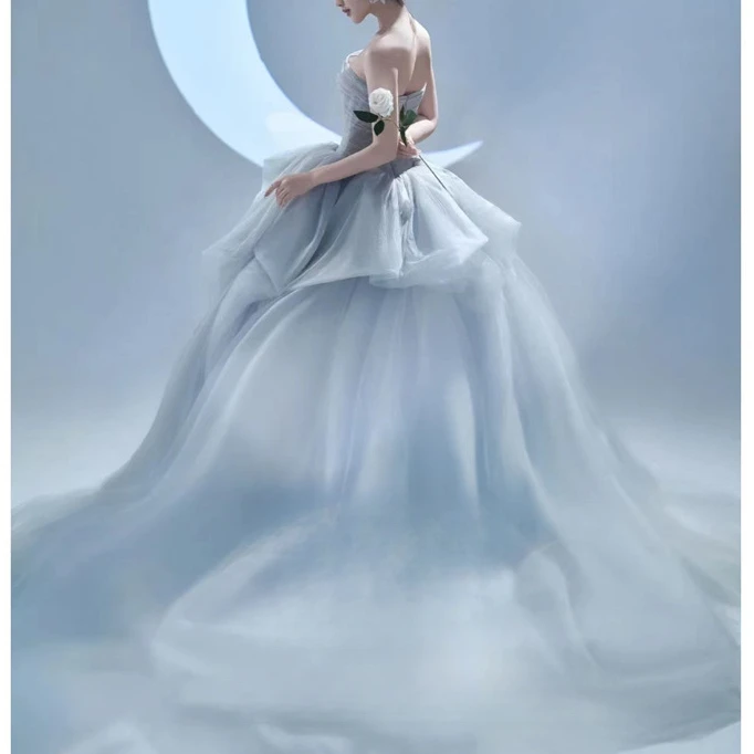 抹胸轻婚纱2025新款影楼主题服装婚纱摄影情侣写真彩纱森系晚礼服