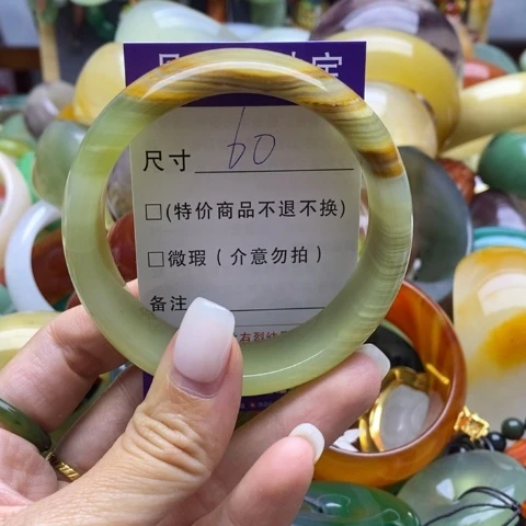 未镶嵌手镯石英质玉