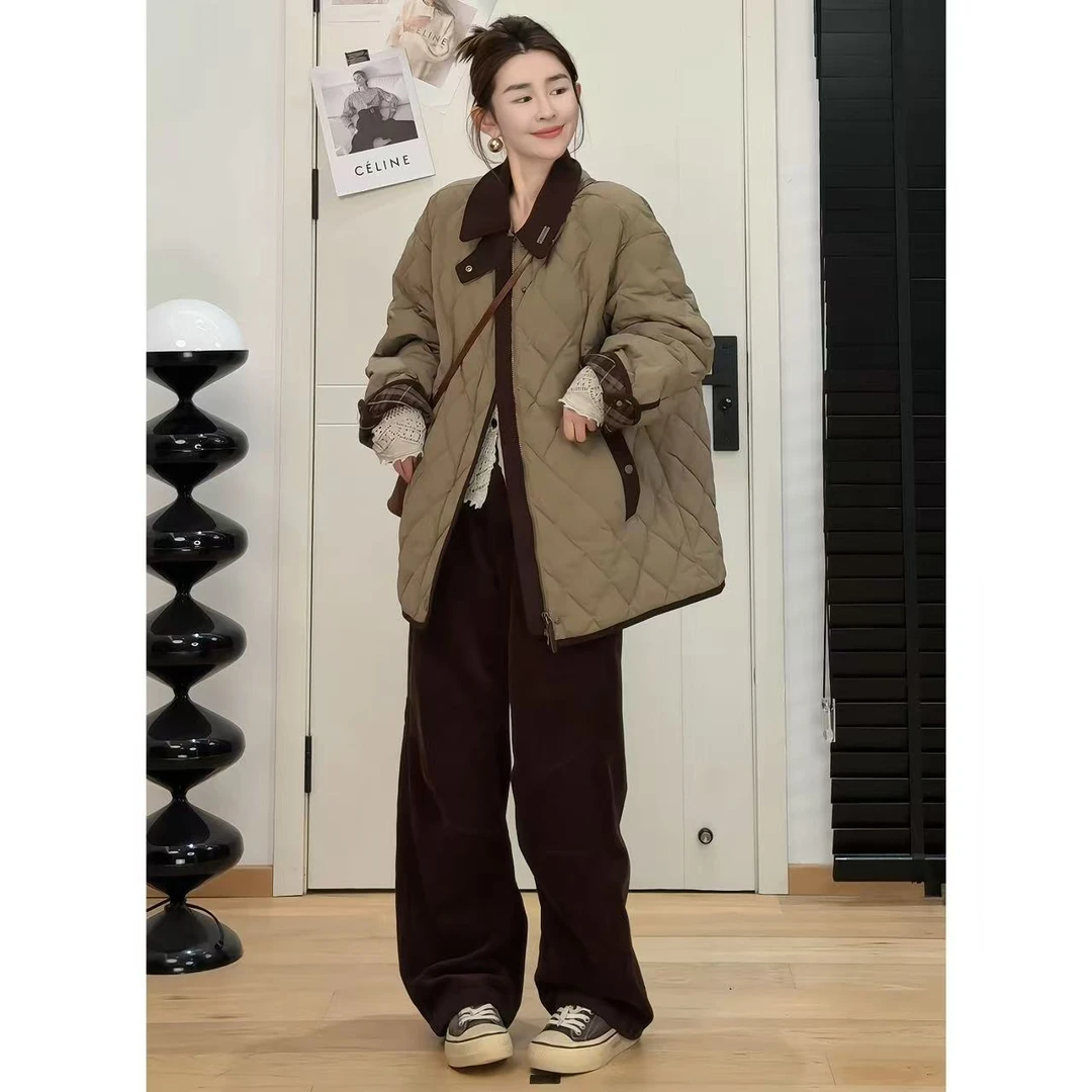 玖了个玖 2025秋季新品极简百搭格纹薄款撞色领口羽绒服2509C6064