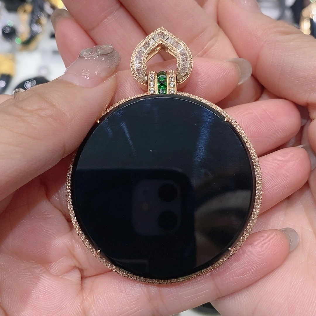 随****翡翠18K金镶嵌颈饰