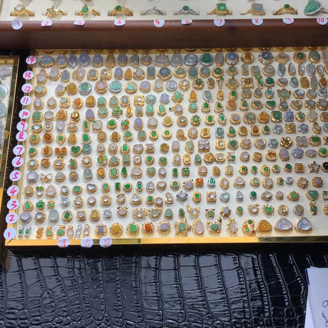 翡翠18K金镶嵌颈饰 路路通选款链接