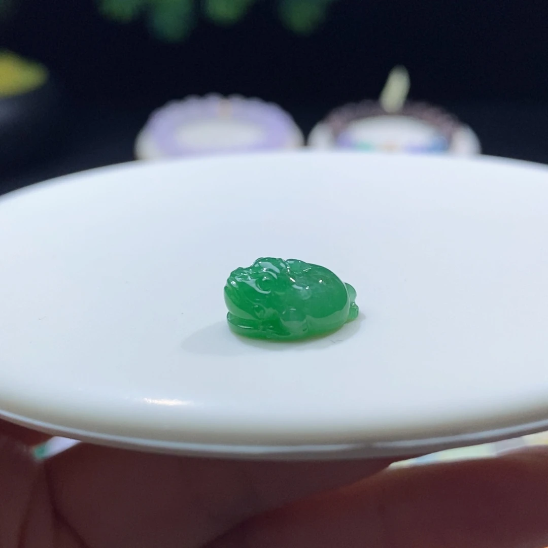 翡翠未镶嵌颈饰满绿金蟾
