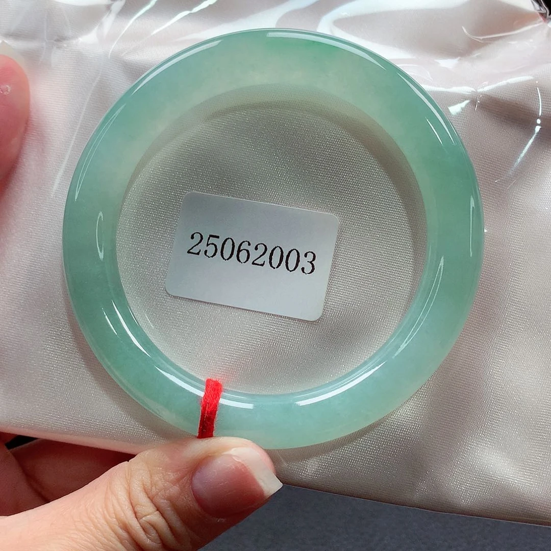 未镶嵌手镯（圆镯）翡翠89号，宝石绿，性比价高