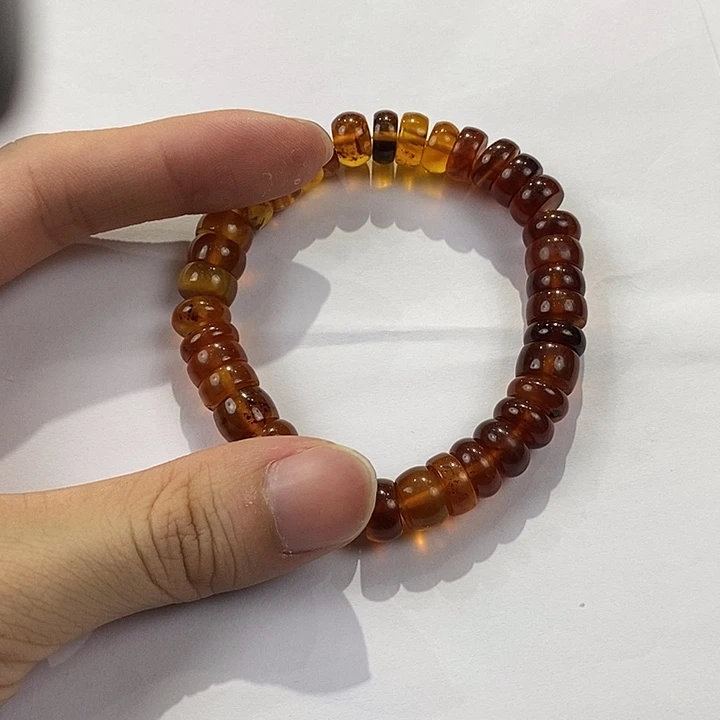 琥珀未镶嵌颈饰多人