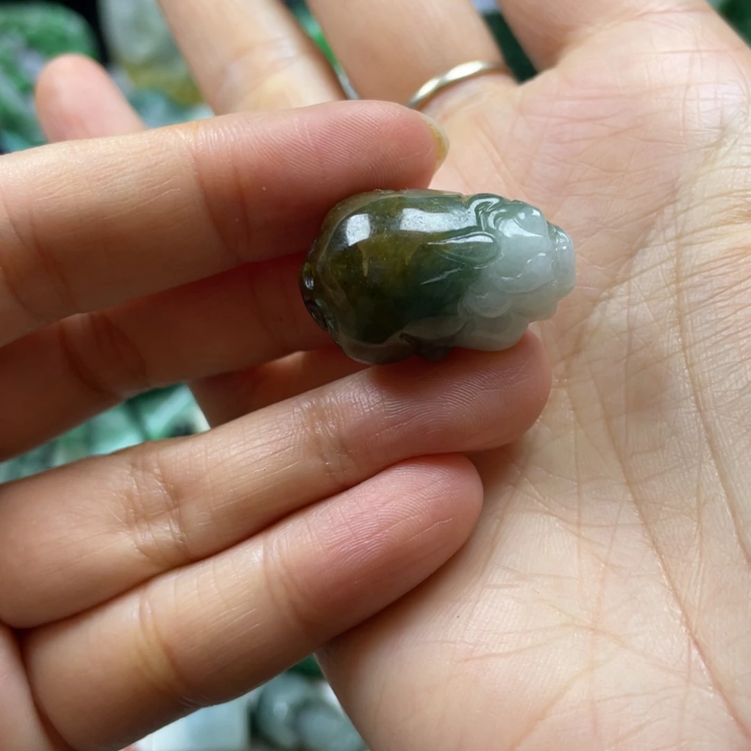 翡翠颈饰未镶嵌蕴****1牌子