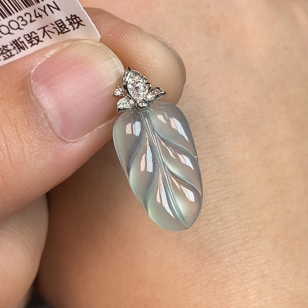 翡翠18K金镶嵌颈饰叶子