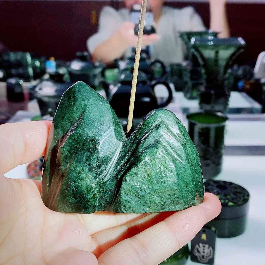 未镶嵌和田玉（青玉）摆件