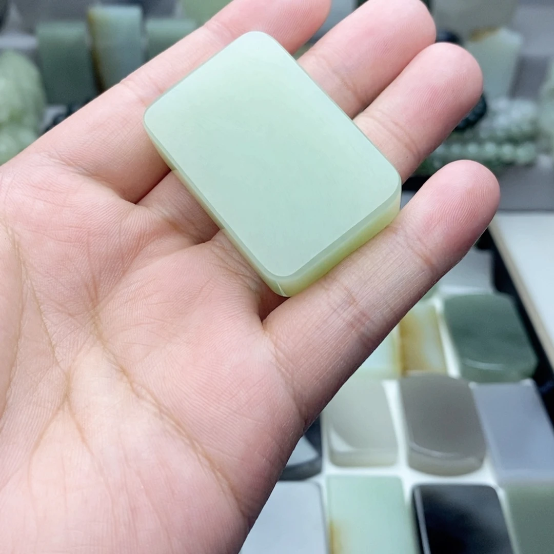 和田玉颈饰未镶嵌巷***?