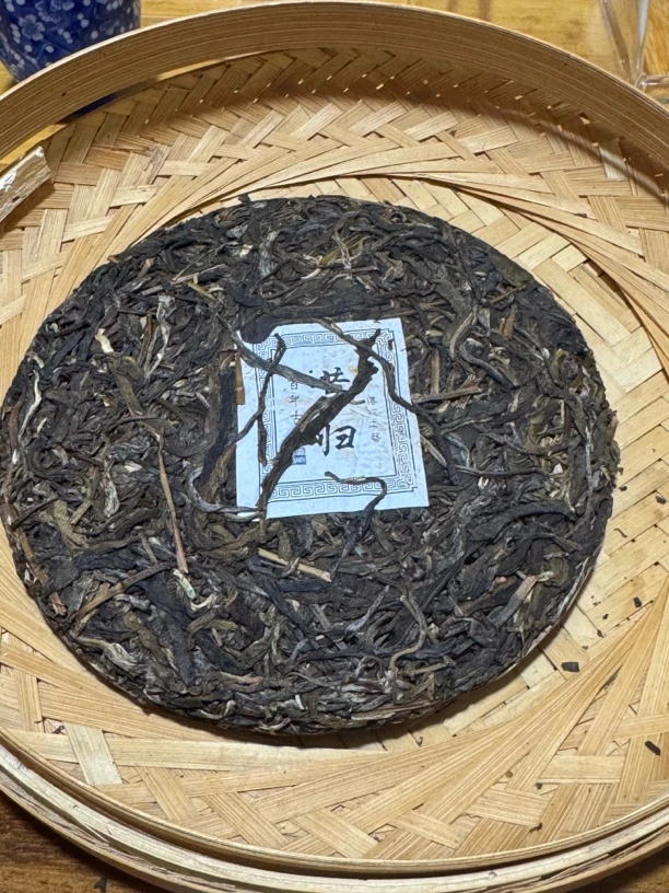 2019年昔归松树林红土地春茶生茶饼200克