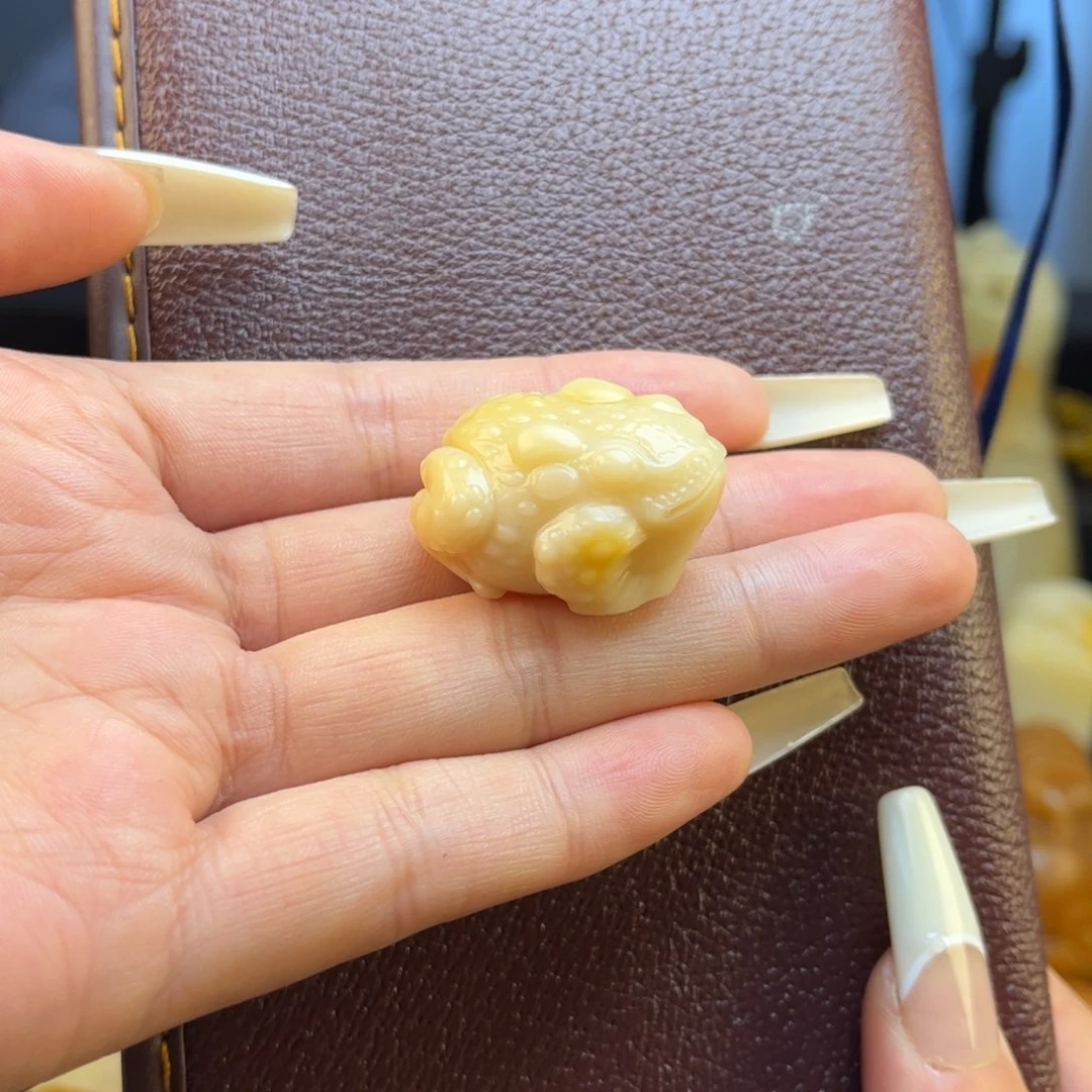 石英质玉黄蜡石挂件未镶嵌龙*