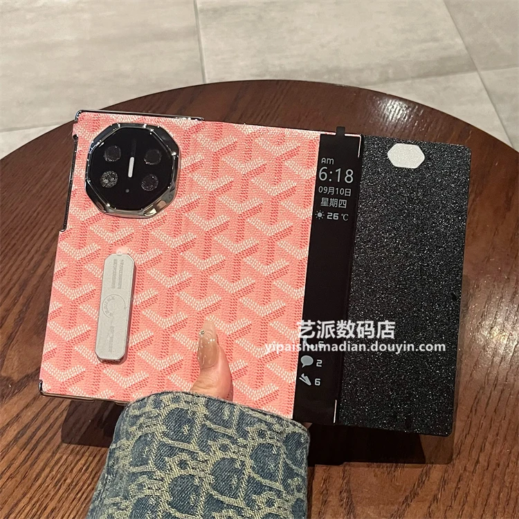 适用华为Mate XT/XTs三折叠非凡大师手机壳潮牌皮纹支架翻盖皮套