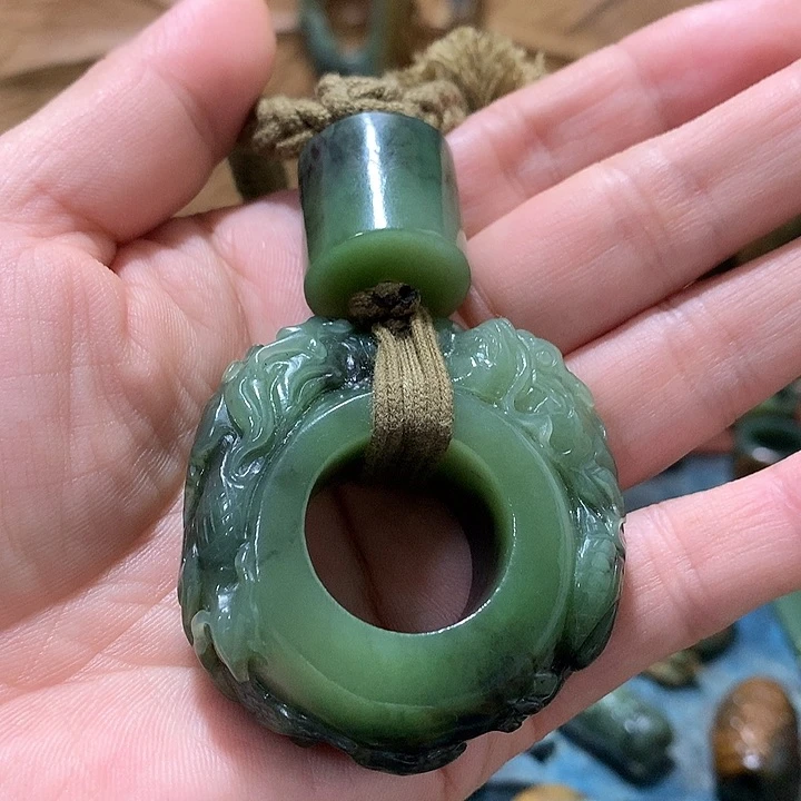 未镶嵌岫岩老玉（透闪石质玉）挂件大*