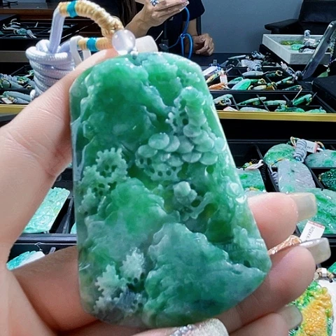 颈饰未镶嵌翡翠一个