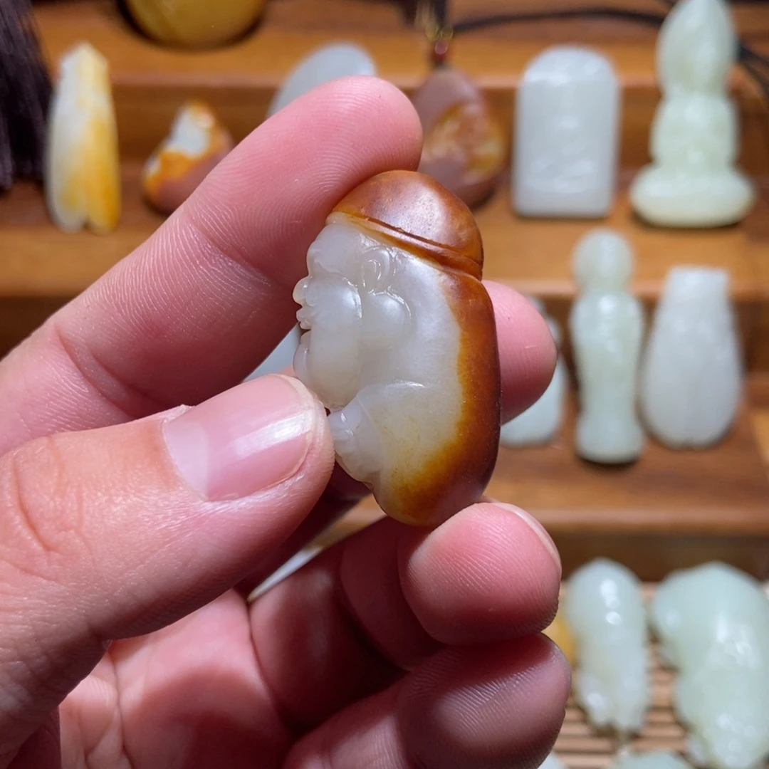 临***店和田玉未镶嵌颈饰
