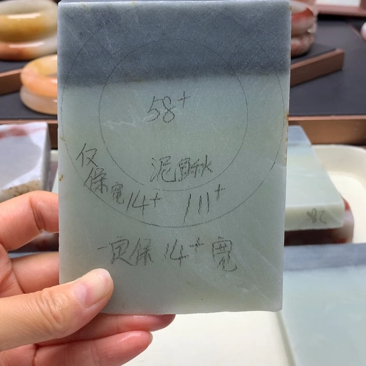 炫***熊未镶嵌手镯石英质玉
