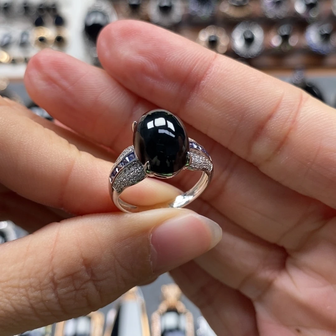 18K金镶嵌戒指翡翠墨翠