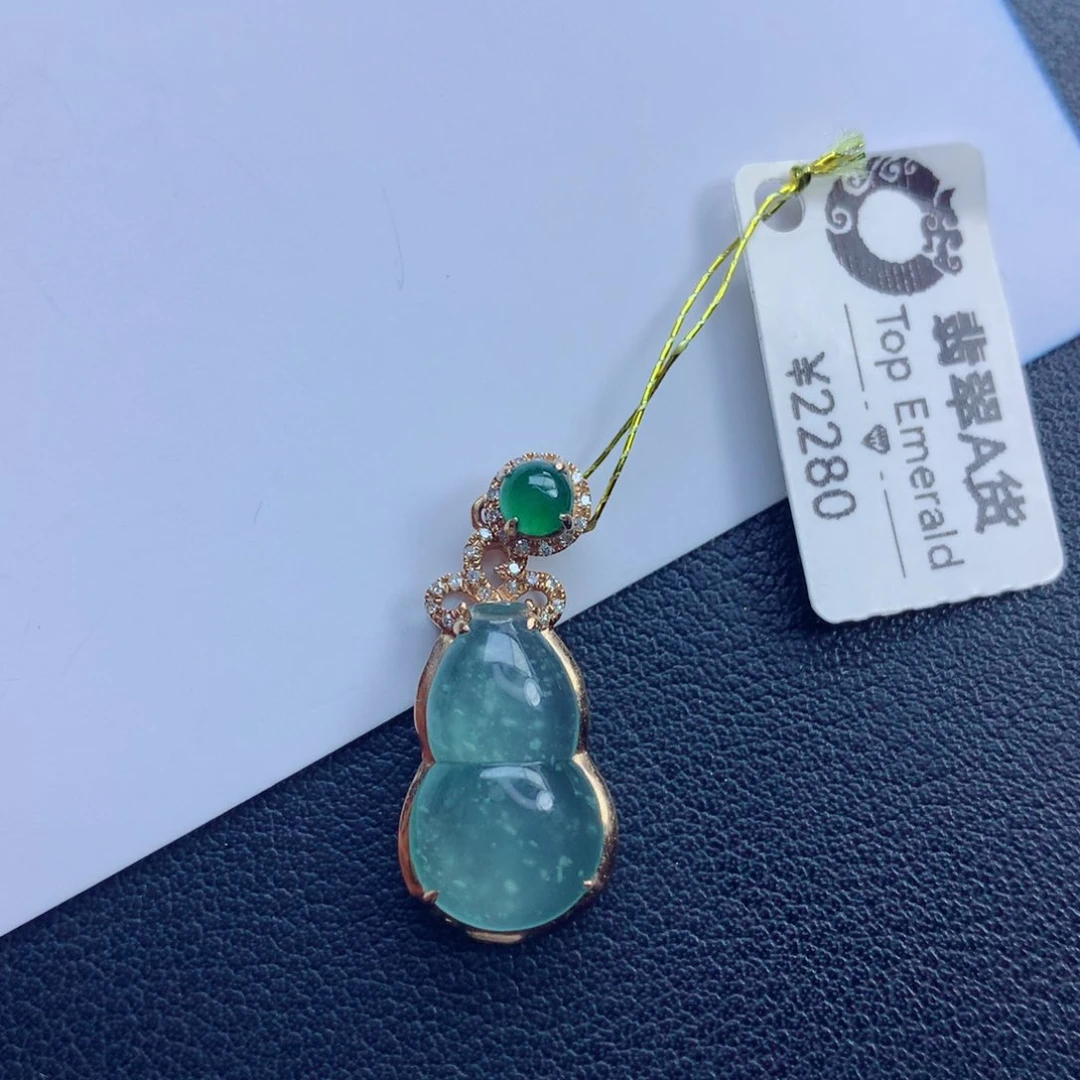 翡翠颈饰未镶嵌葫芦