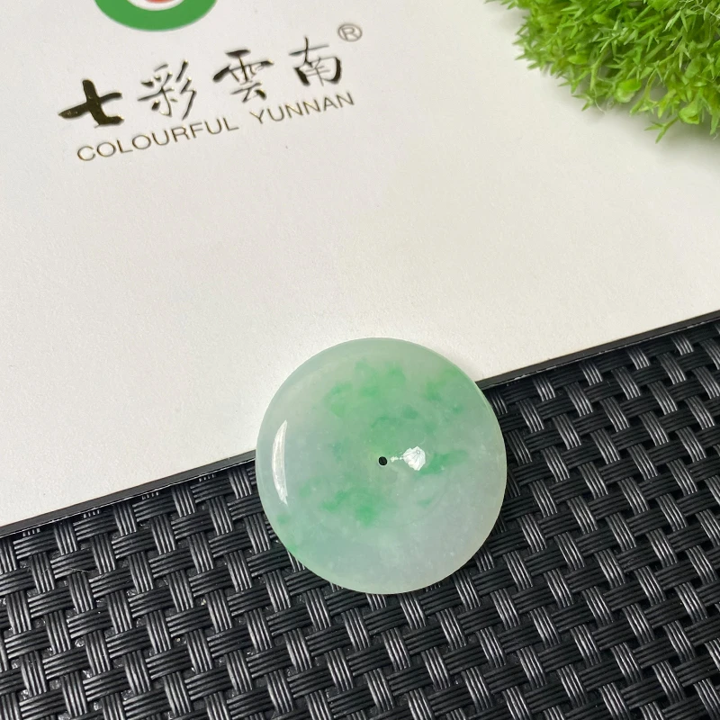 Colourful Yunnan/七彩云南冰种飘花翡翠平安扣