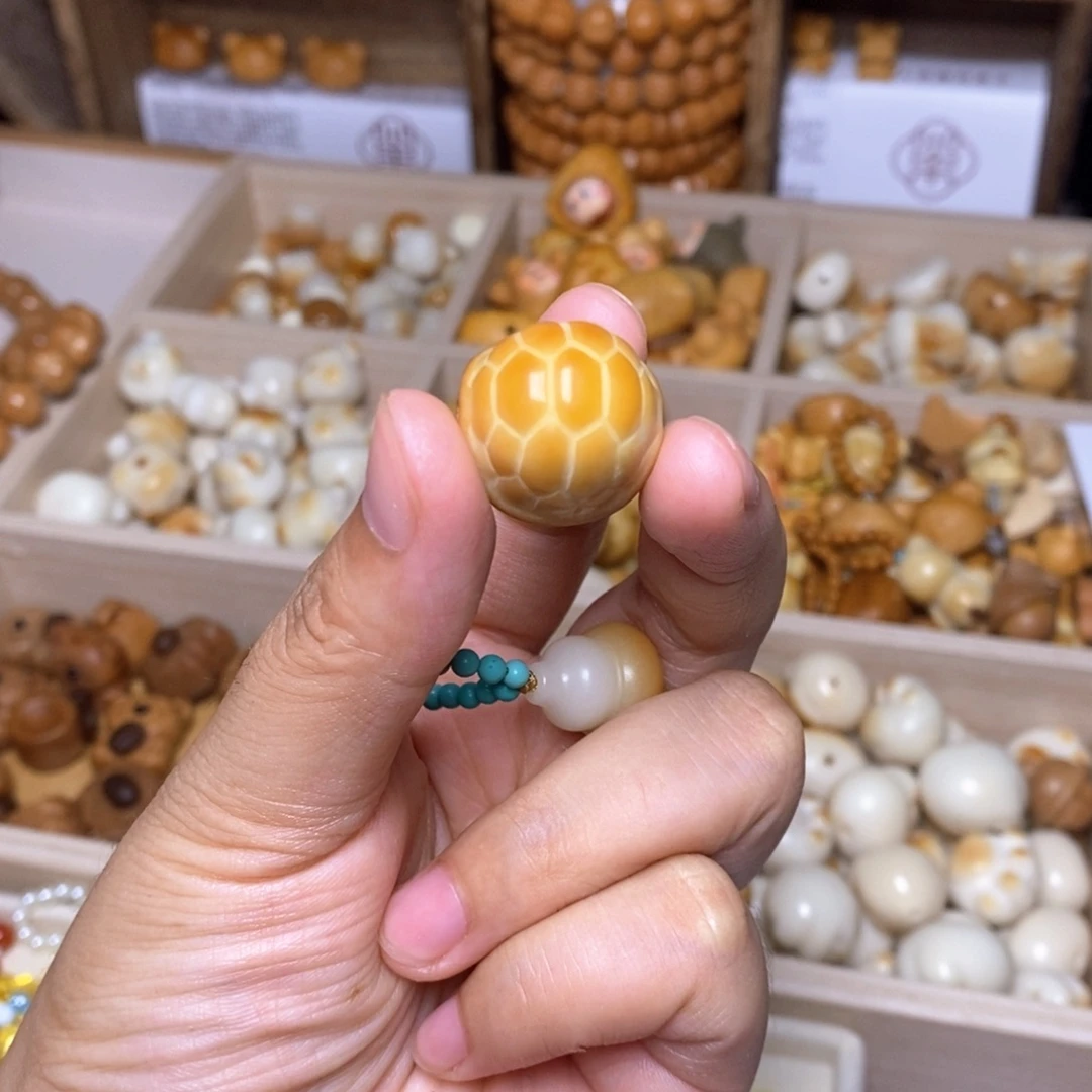 ****匆吊坠猴头核桃富甲