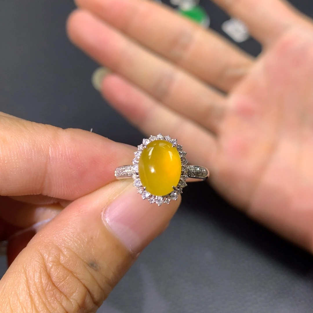 翡翠戒指18K金镶嵌翡翠