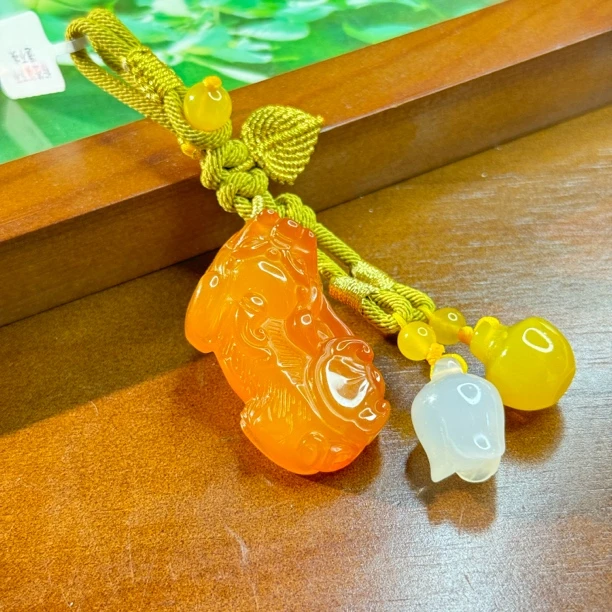 镯心大料焦糖貔貅玉髓玛瑙玉石手机挂包挂