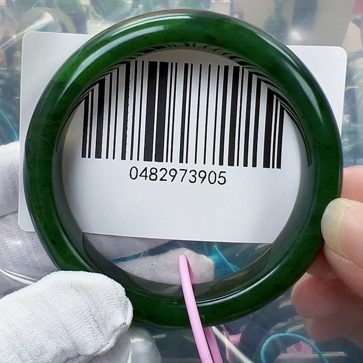 和田玉未镶嵌手镯微瑕59