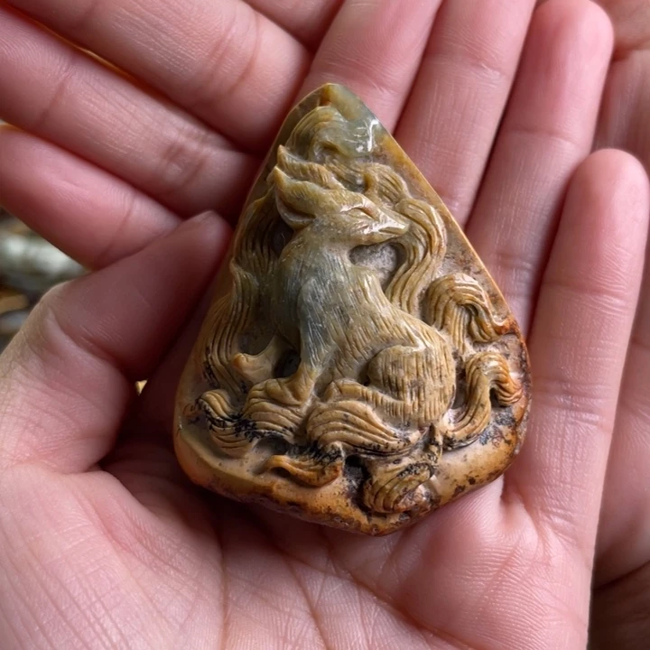 岫岩河磨玉（透闪石质玉）吊坠未镶嵌胡***?