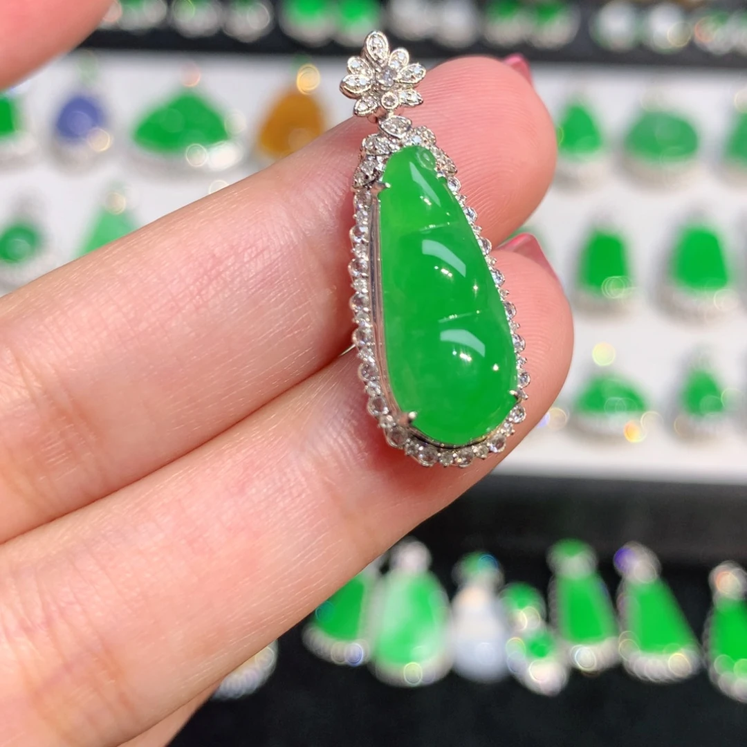 翡翠18K金镶嵌颈饰