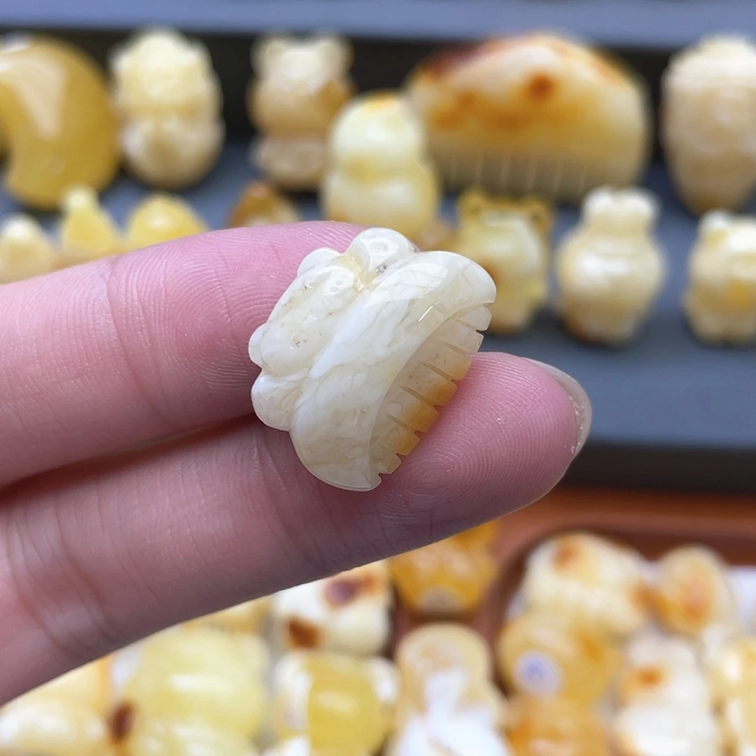 琥珀裸石未镶嵌蜜蜡