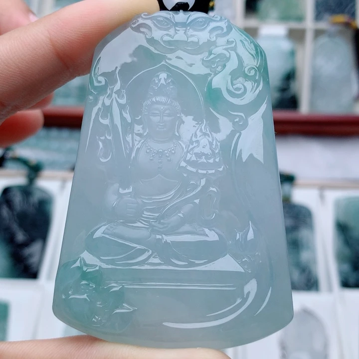 余***。翡翠未镶嵌颈饰虚空藏